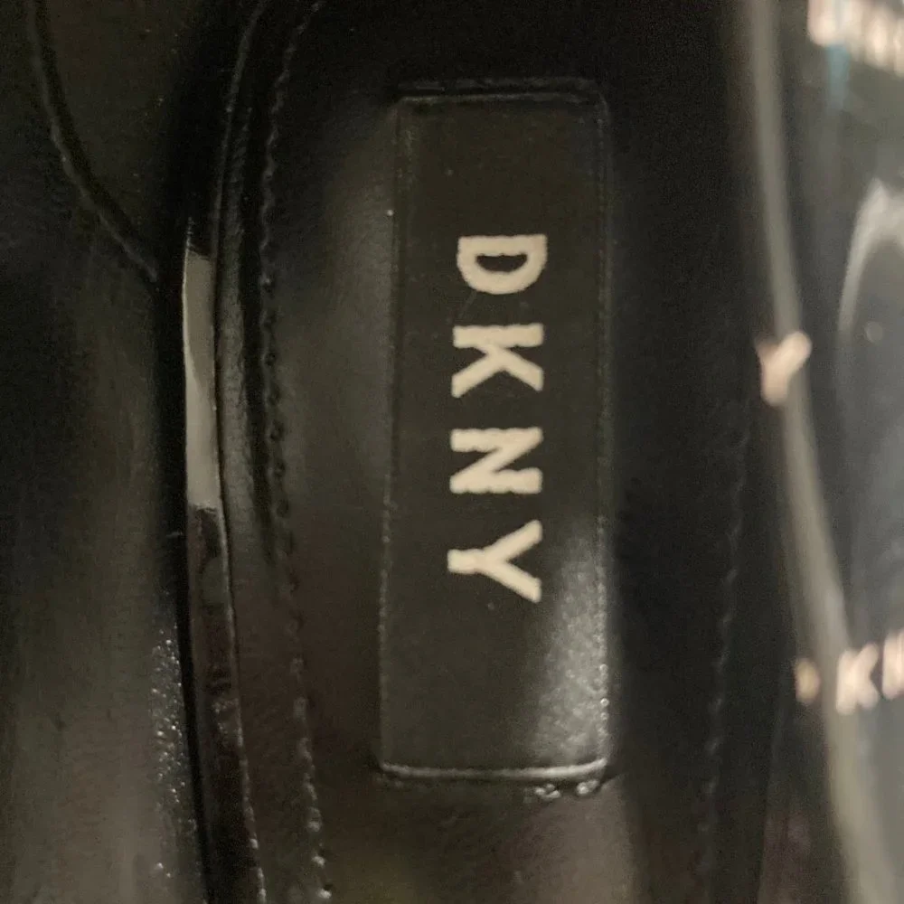 DKNY Black Patent Leather Heels Shoes with Logo Size 37/6.5  Pre-Owned - Picture 3 of 6
